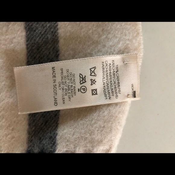 Burberry large check scarf - Picture 3 of 5